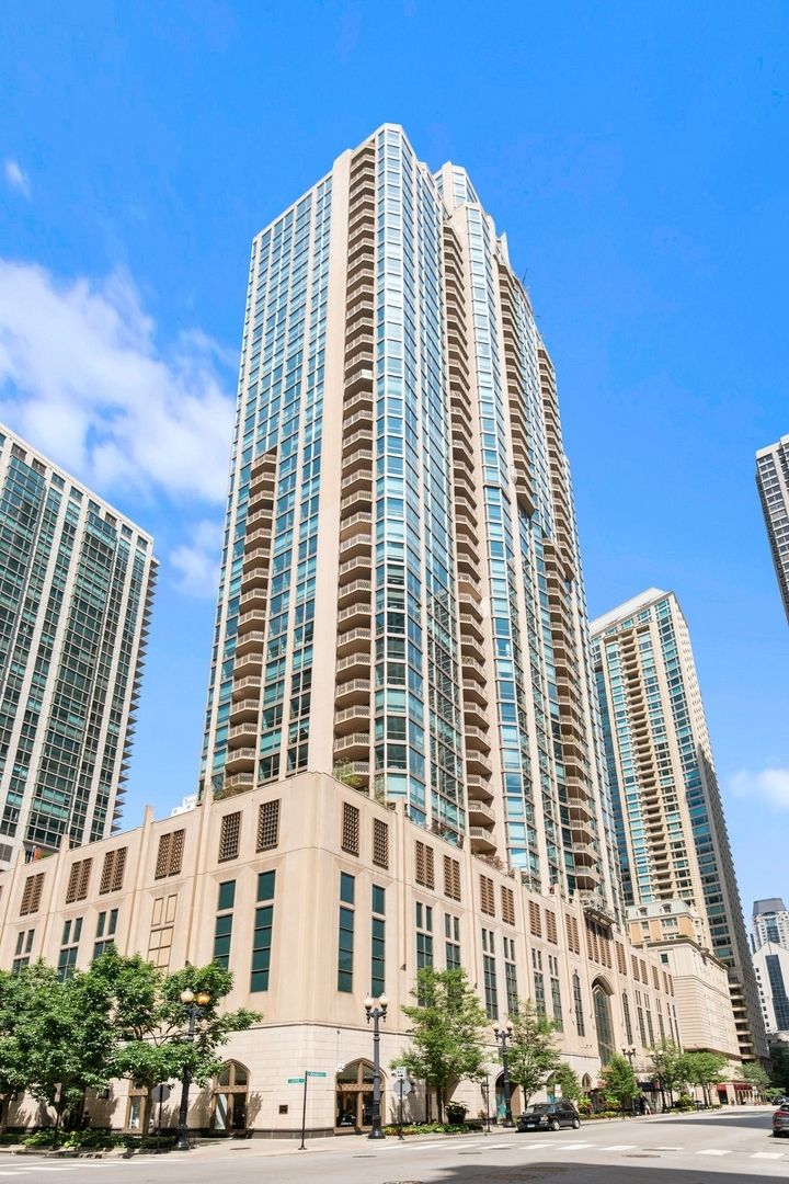 21 E Huron Street #2803 — Chicago, IL 60611