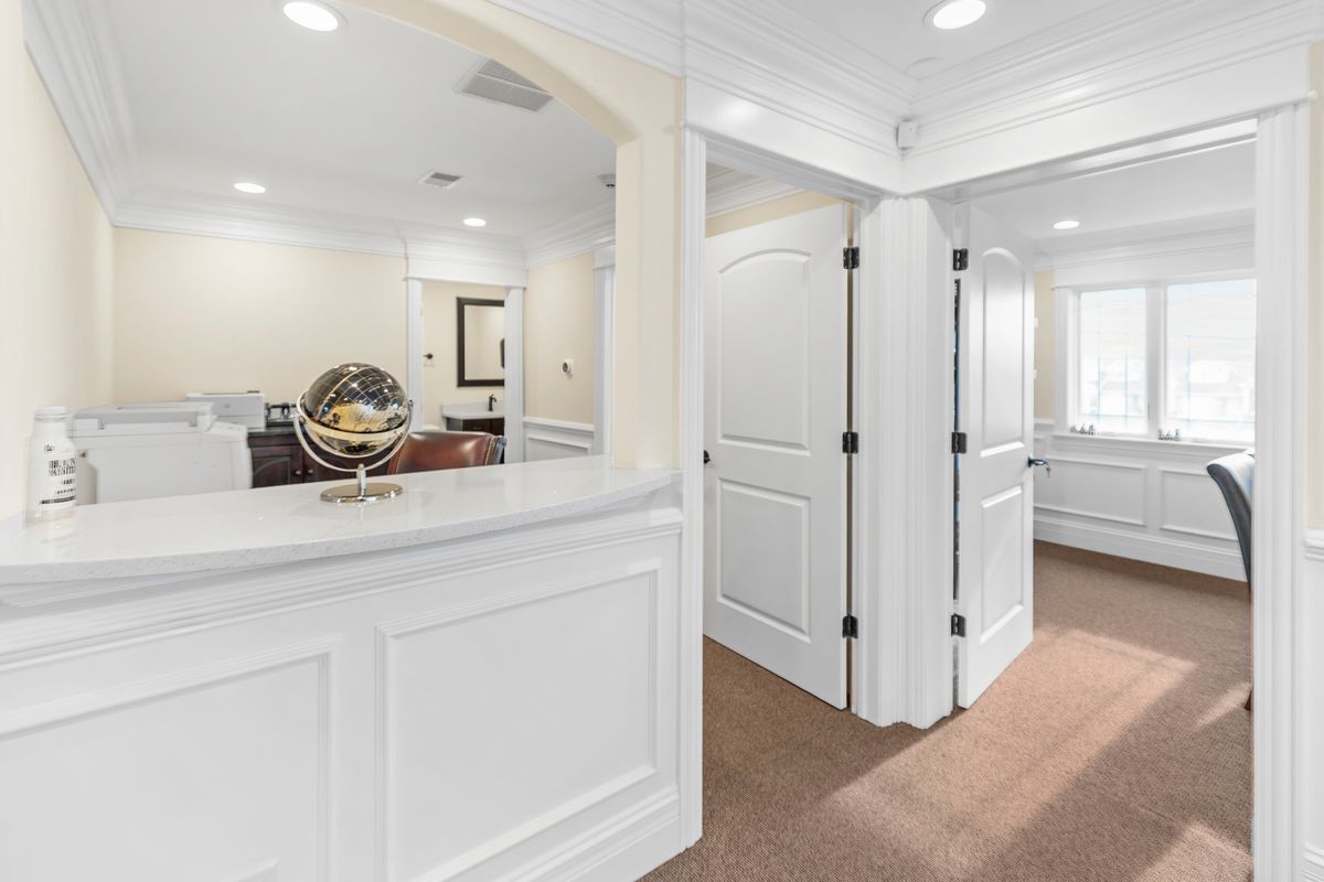 10005 Roberts Road, Palos Hills, IL 60465