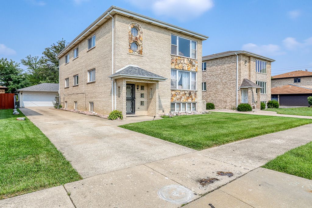 7912 Nordica Avenue — Burbank, IL 60459