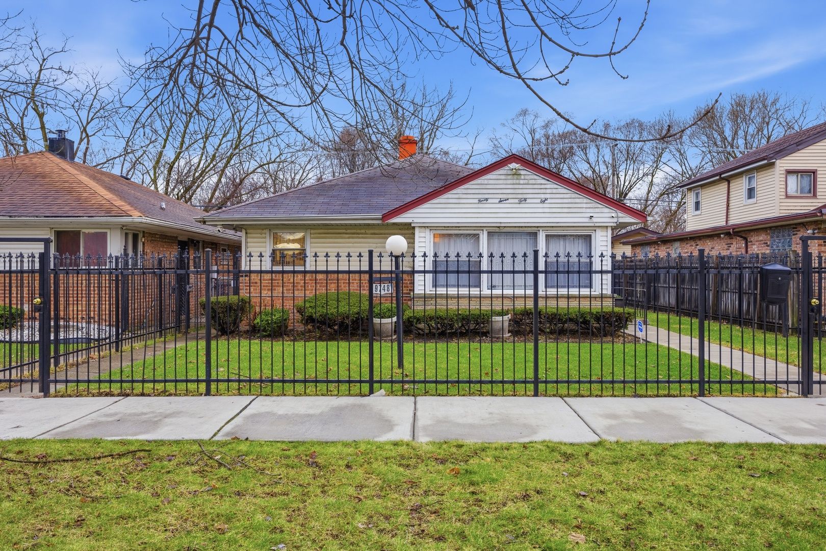 9748 S Van Vlissingen Road — Chicago, IL 60617