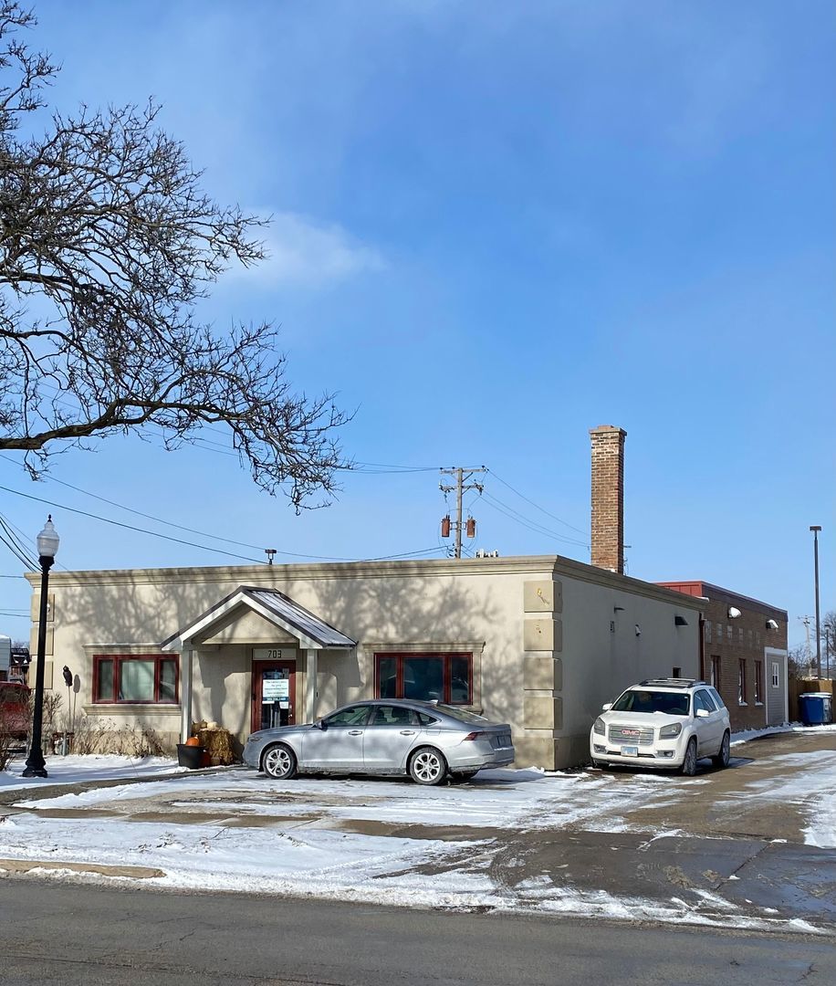 703 Childs Street — Wheaton, IL 60187