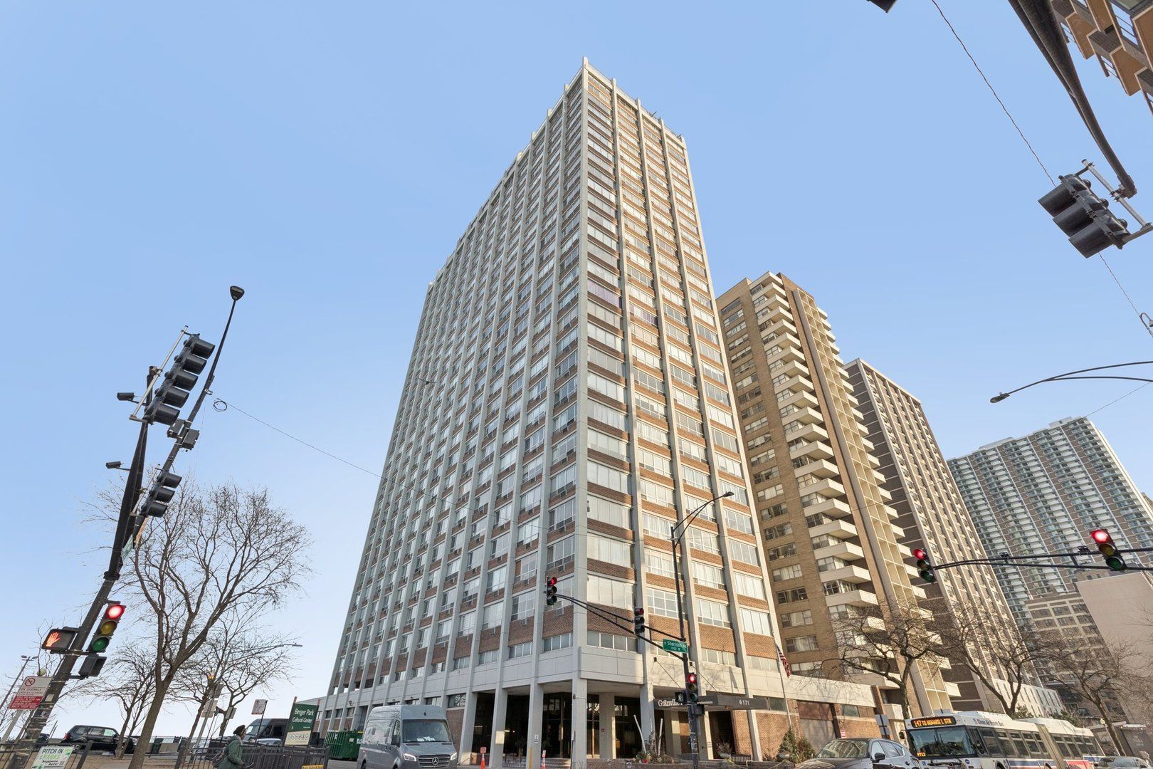 6171 N Sheridan Road #2601 — Chicago, IL 60660