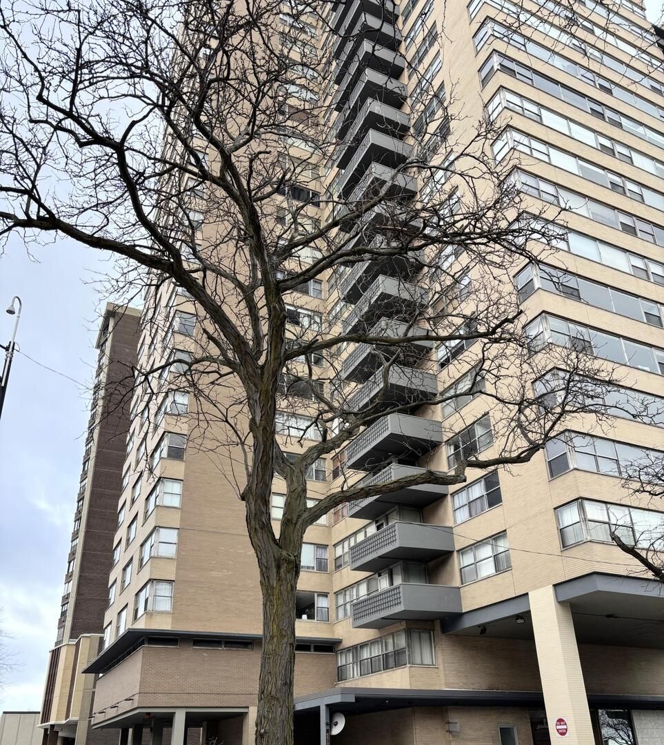 6301 N Sheridan Road #23N — Chicago, IL 60660