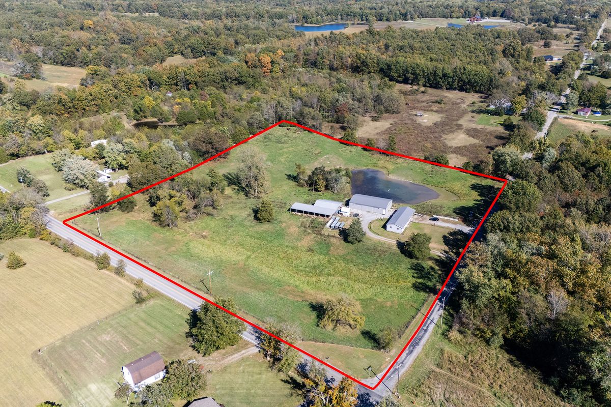 104 E Boundary Road, Creal Springs, IL 62922
