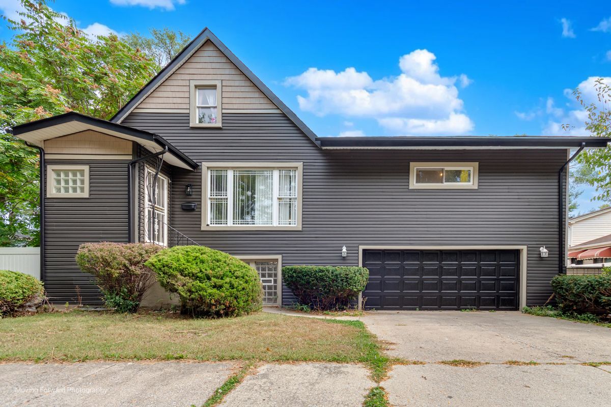 8821 PRINCETON Avenue, Chicago, IL 60620