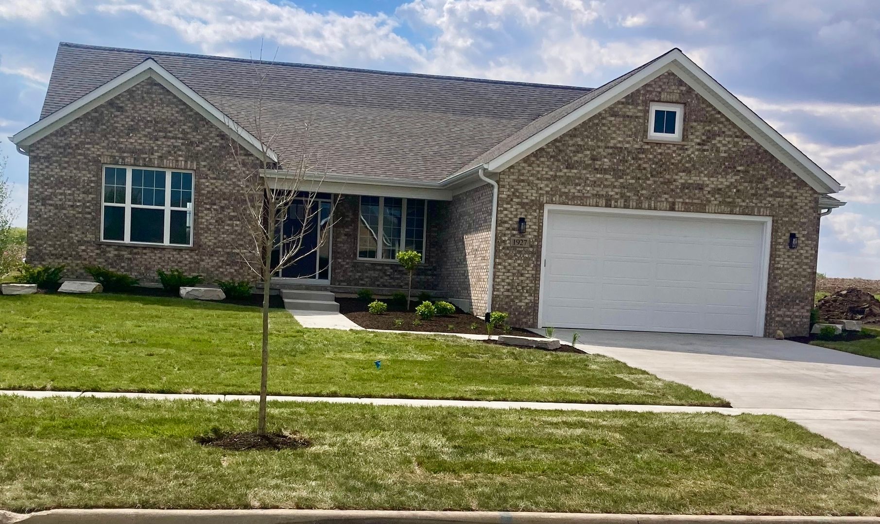 1927 PARKSIDE Drive — Sycamore, IL 60178