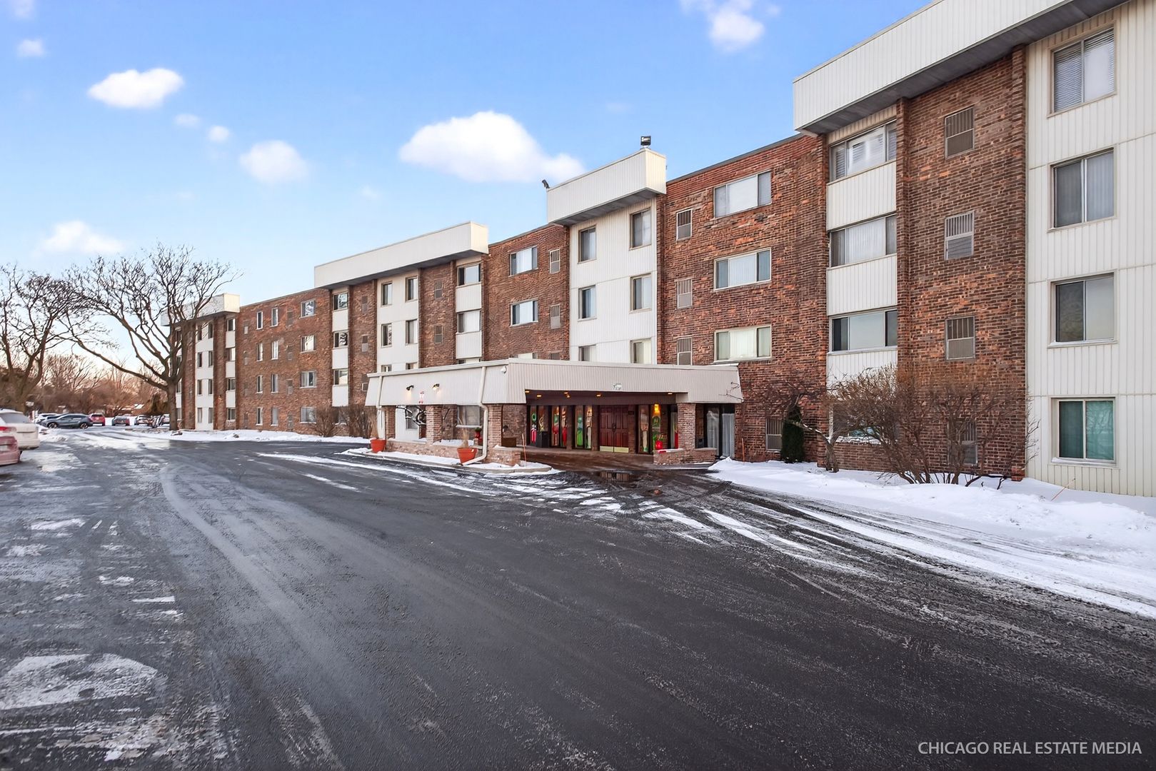841 N York Road #218 — Elmhurst, IL 60126