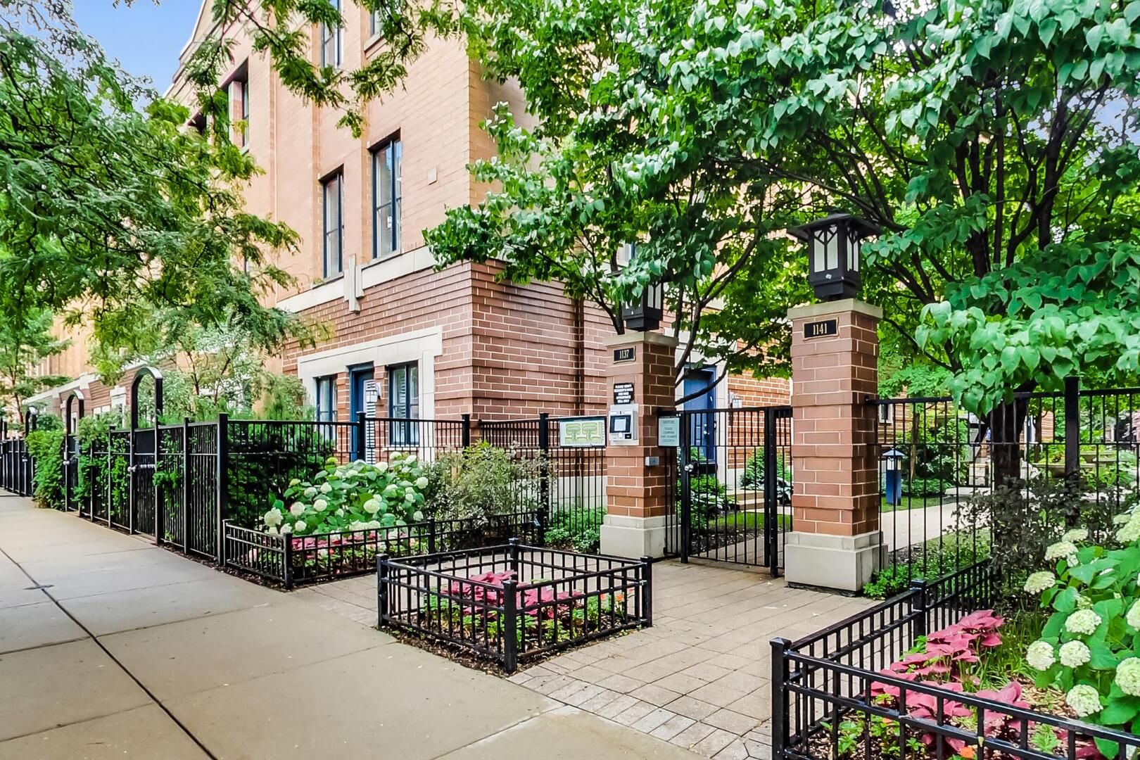 1137 W Monroe Street #9 — Chicago, IL 60607