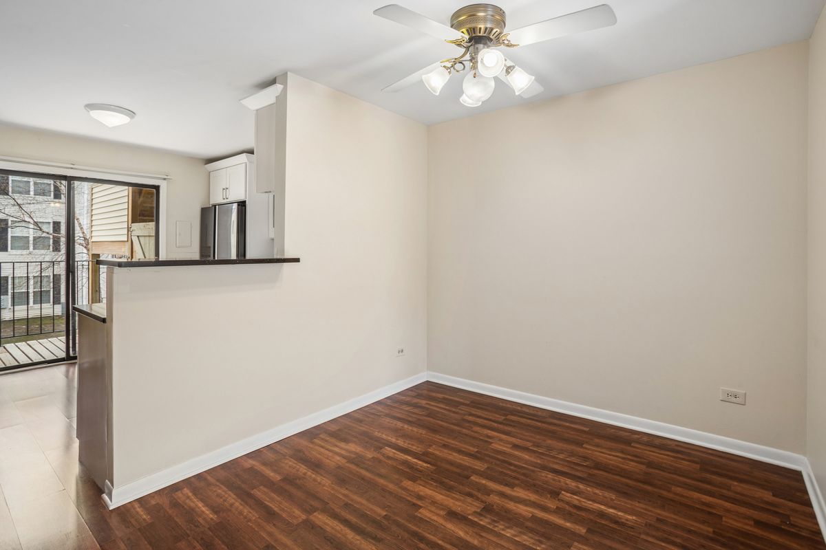 160 WATERS EDGE Drive, Glendale Heights, IL 60139