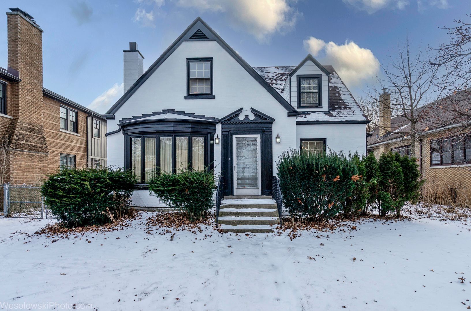 6738 N Ionia Avenue — Chicago, IL 60646