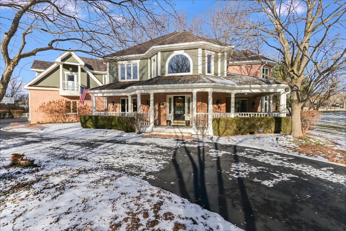 27022 W Coventry Court — Lake Barrington, IL 60010