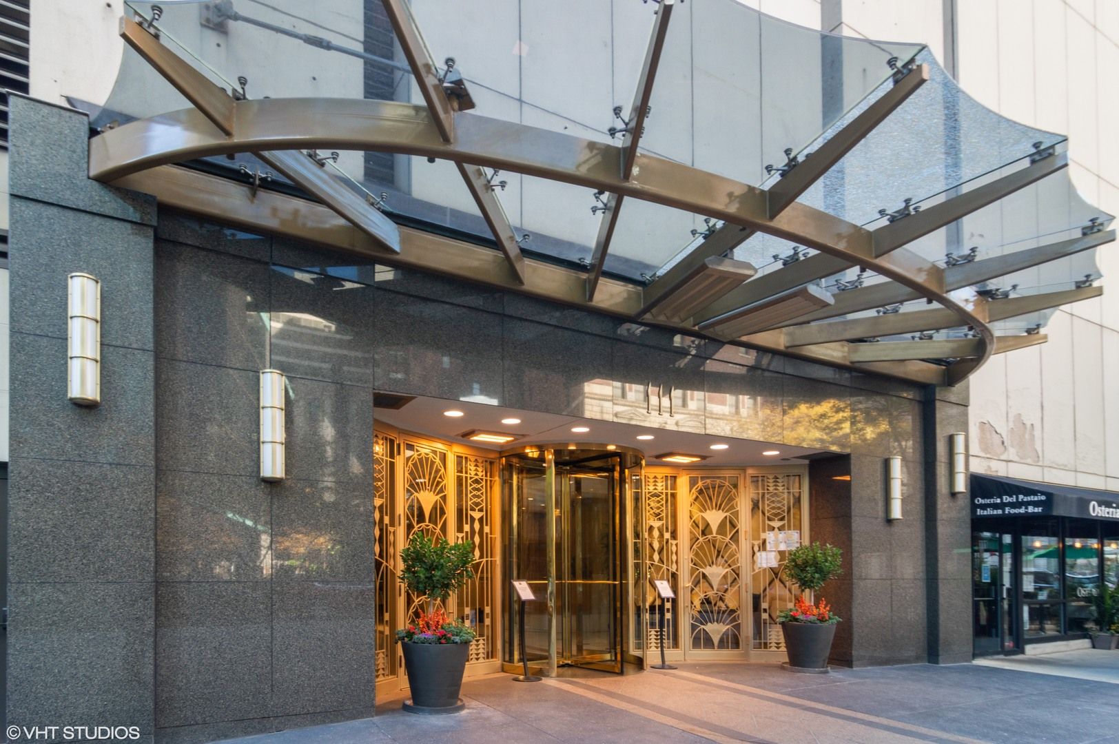 111 E Chestnut Street #P5B-8 — Chicago, IL 60611