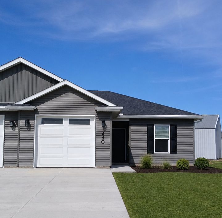 430 N 2ND Avenue — Eldridge, IA 52748