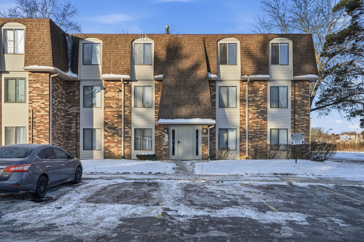 209 Court of Shorewood, Vernon Hills, IL 60061