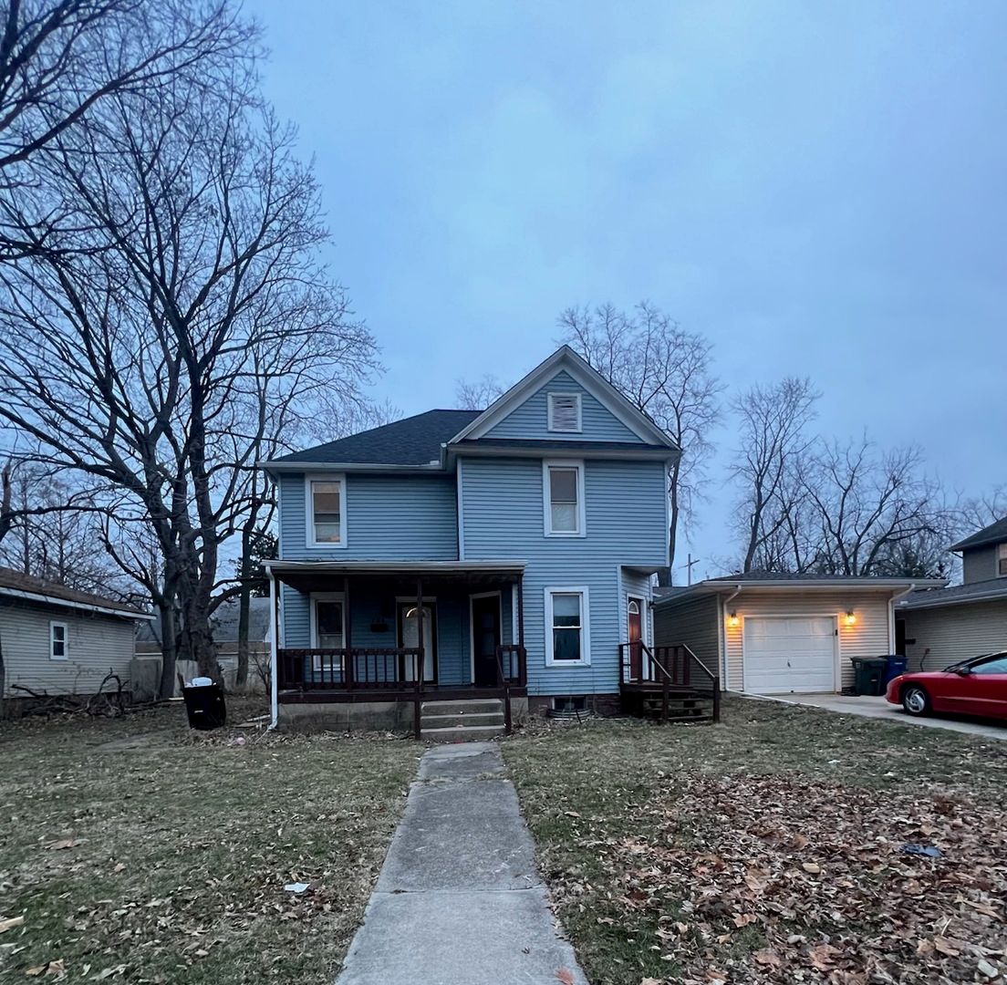 704 S Vine Street — Urbana, IL 61801