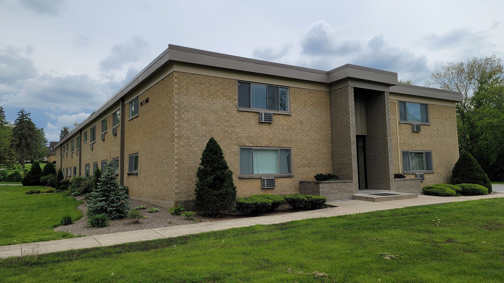10 Oak Avenue #210 — Westmont, IL 60559