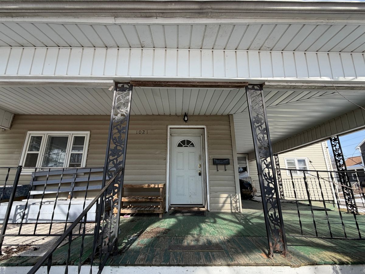 1021 Jefferson Avenue, Charleston, IL 61920