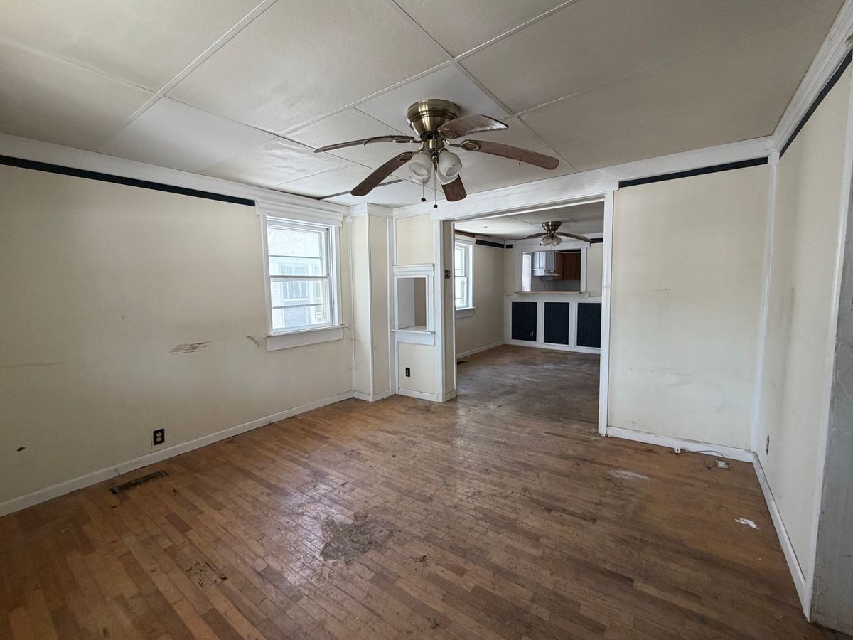 1021 Jefferson Avenue, Charleston, IL 61920