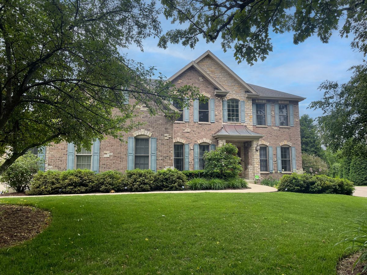 647 Oak Lane, South Elgin, IL 60177