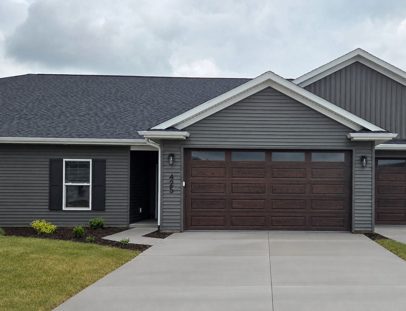 425 N 2ND Avenue — Eldridge, IA 52748