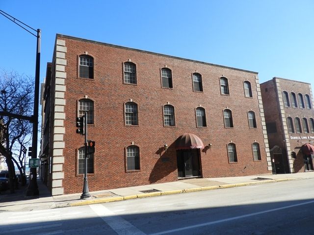 5 County Street, Waukegan, IL 60085