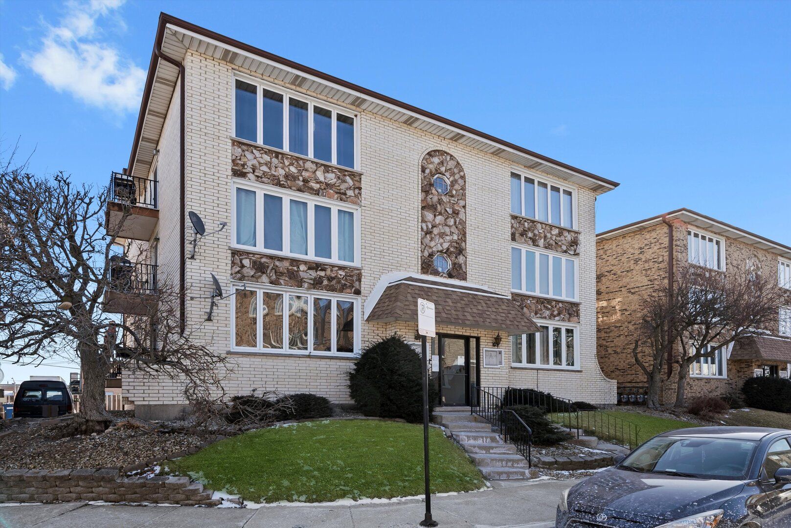 6237 S Newland Avenue #1N — Chicago, IL 60638