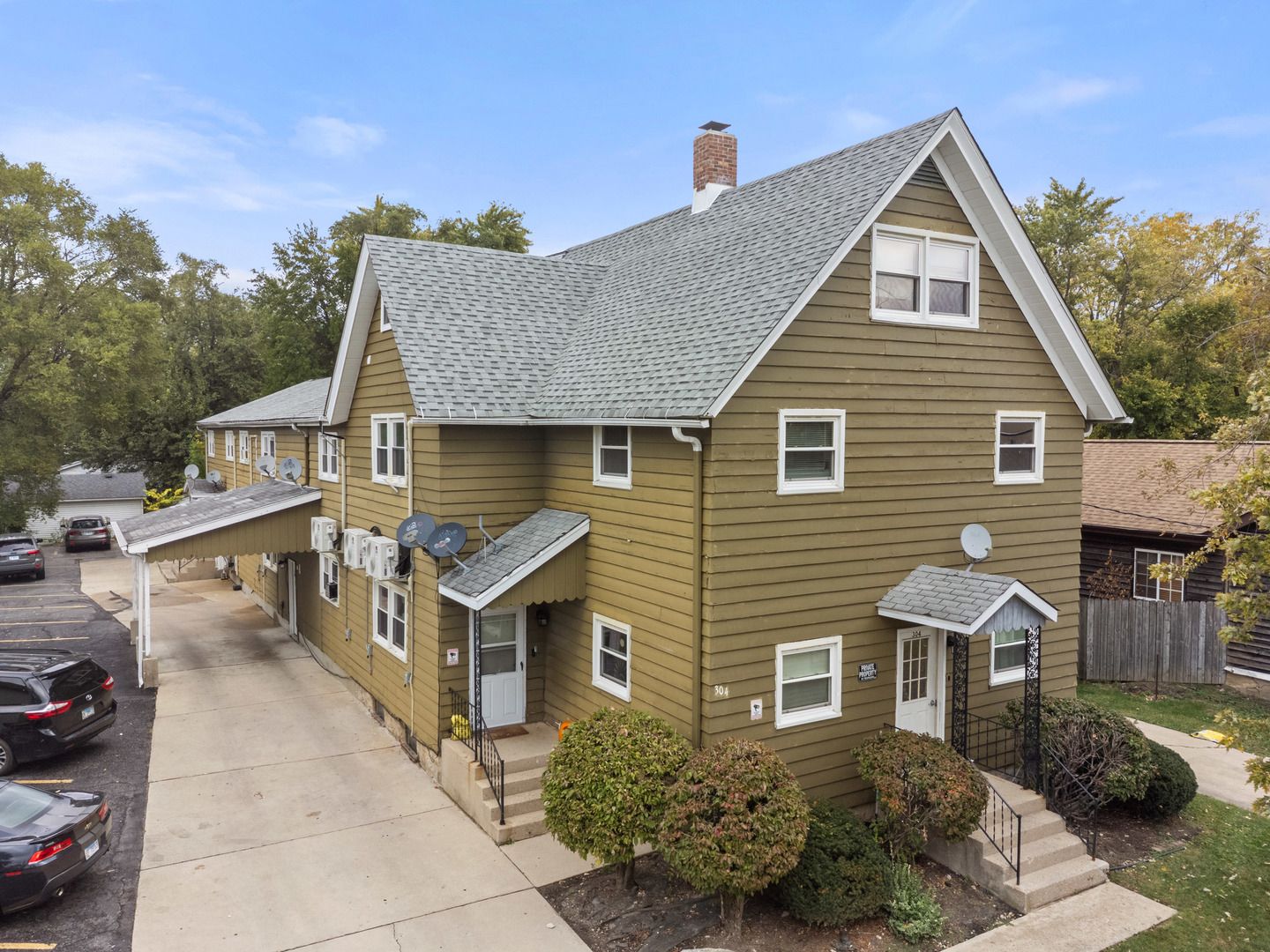 304 Hankes Avenue — Aurora, IL 60505