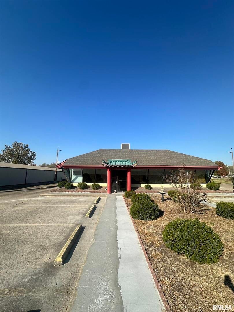 706 E Plaza Drive — Carterville, IL 62918