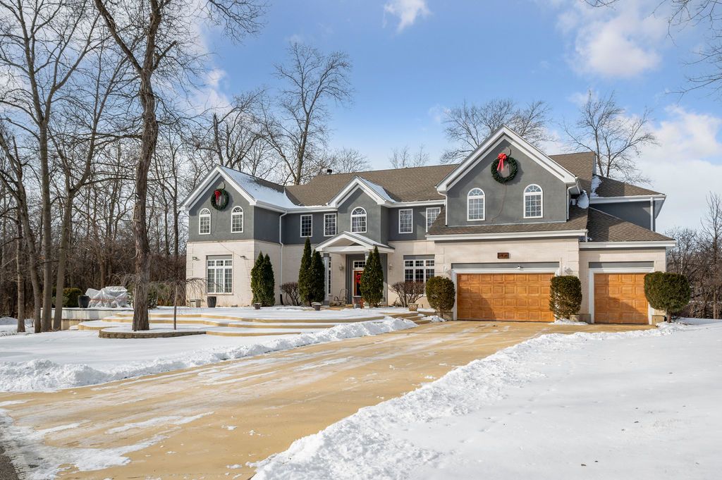 28W280 Oak Creek Court — West Chicago, IL 60185