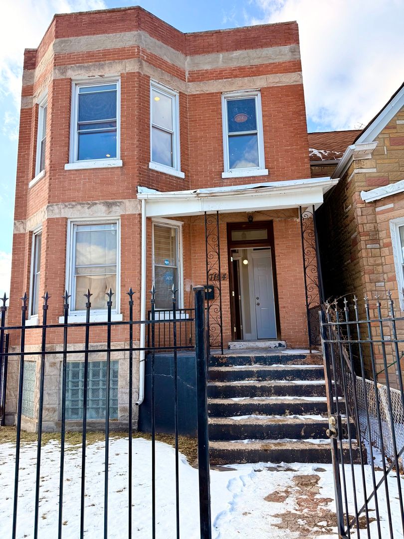 7144 S Saint Lawrence Avenue — Chicago, IL 60619