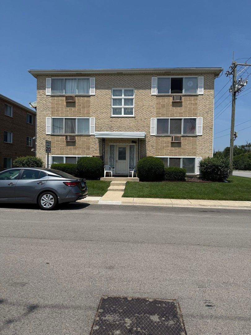 9202 Seymour Avenue — Schiller Park, IL 60176
