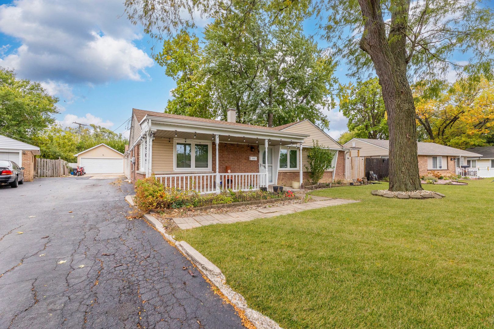 9909 Elm Circle Drive — Oak Lawn, IL 60453