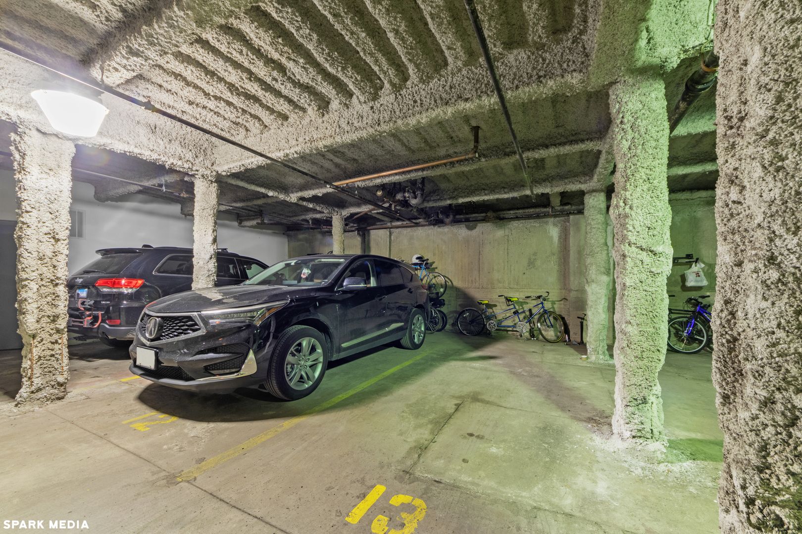 1215 W Gunnison Street #P-13 — Chicago, IL 60640