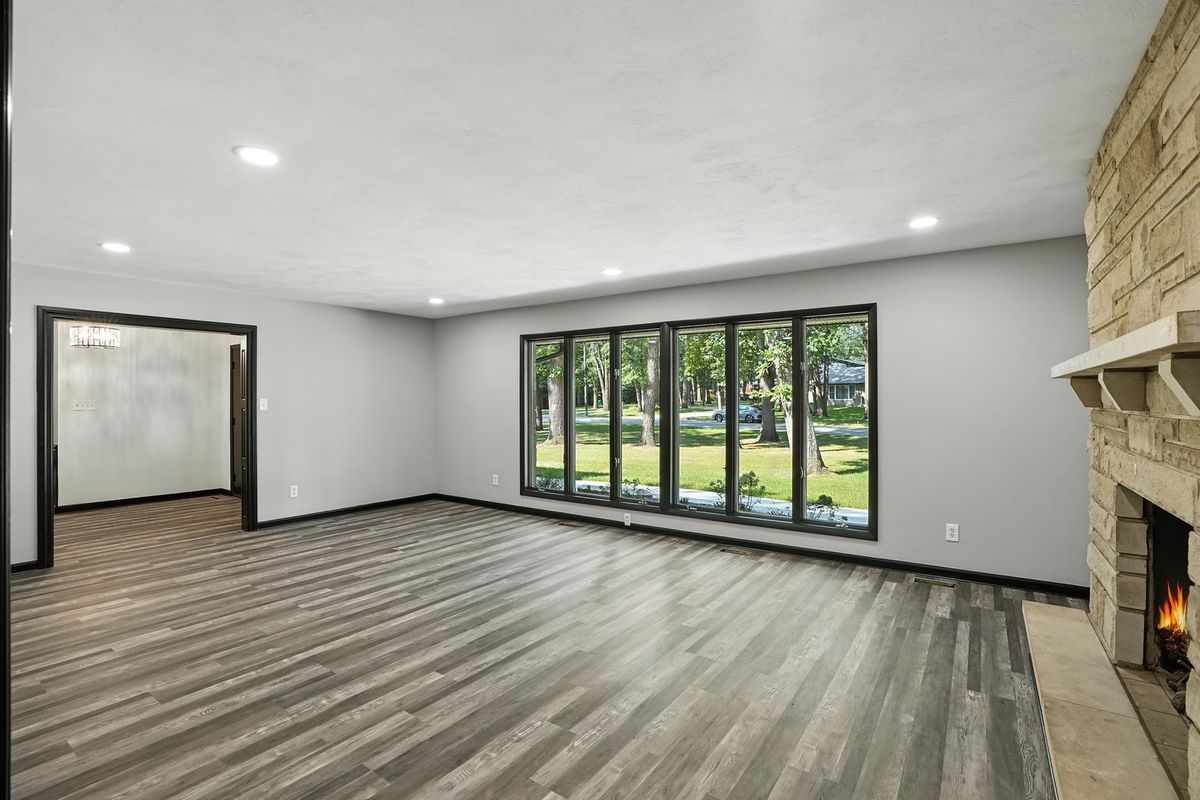 2711 Edgewood Drive, Dyer, IN 46311