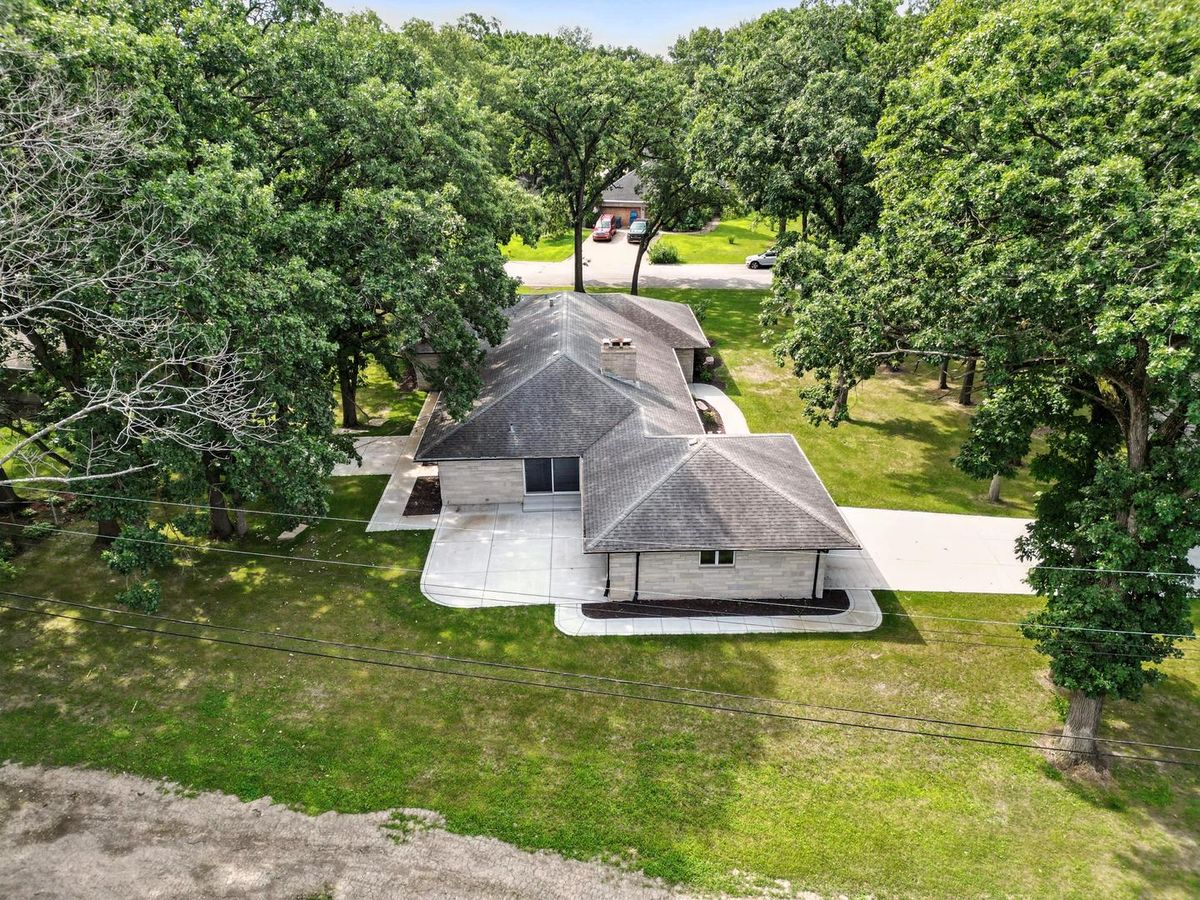 2711 Edgewood Drive, Dyer, IN 46311