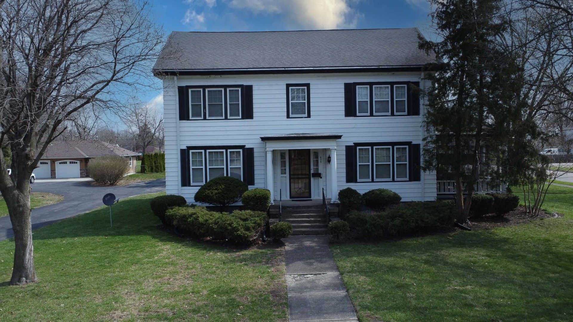 454 S 5th Street — Watseka, IL 60970