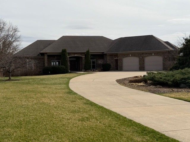 1005 W Summit Street, Maquoketa, IA 52060