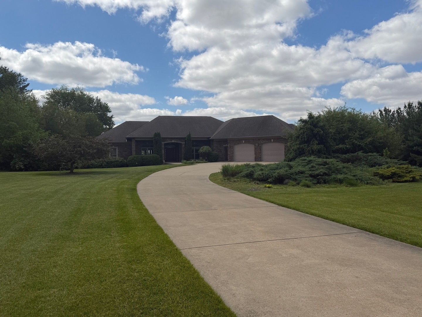 1005 W Summit Street — Maquoketa, IA 52060