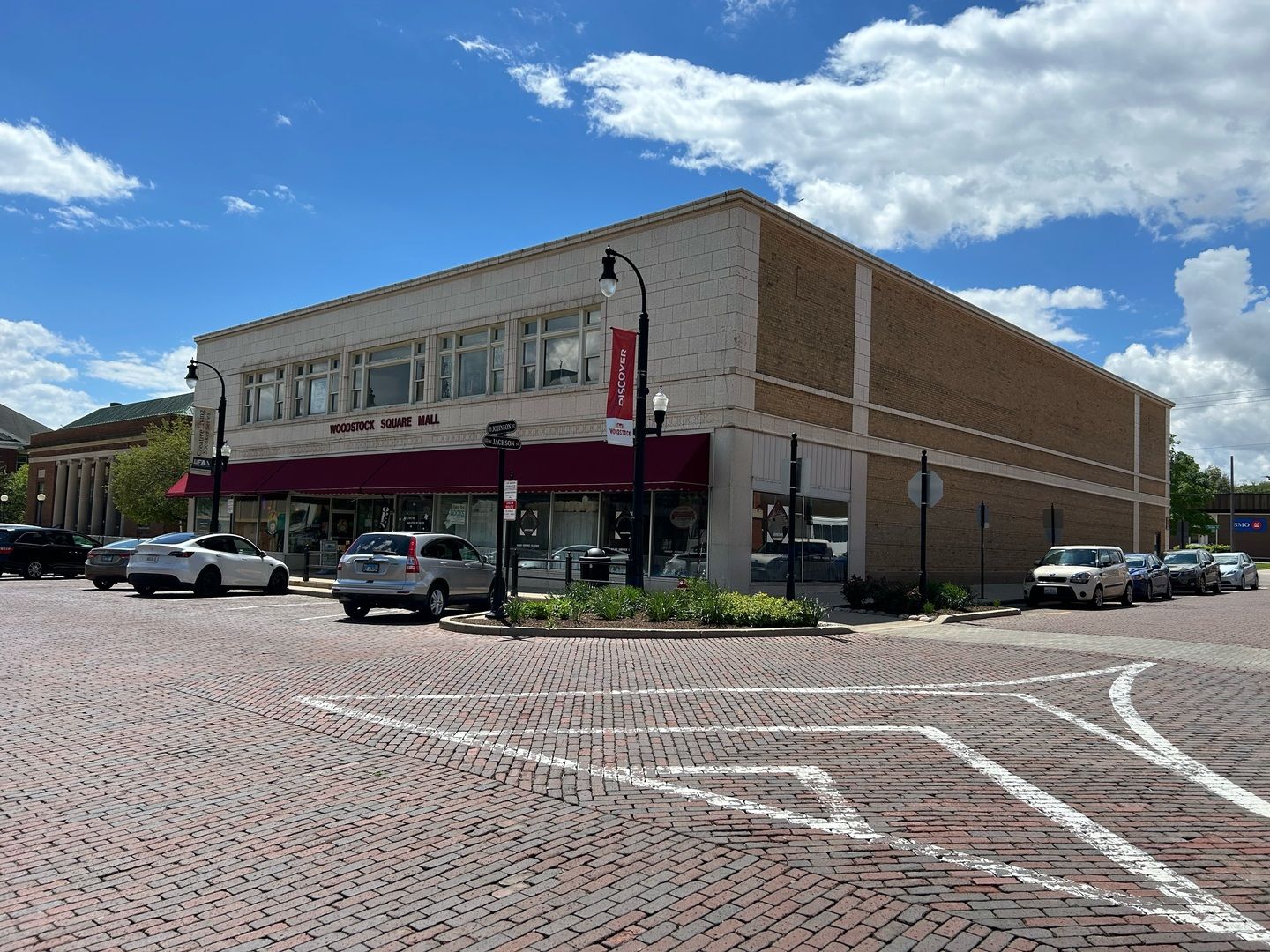 110 S Johnson Street — Woodstock, IL 60098