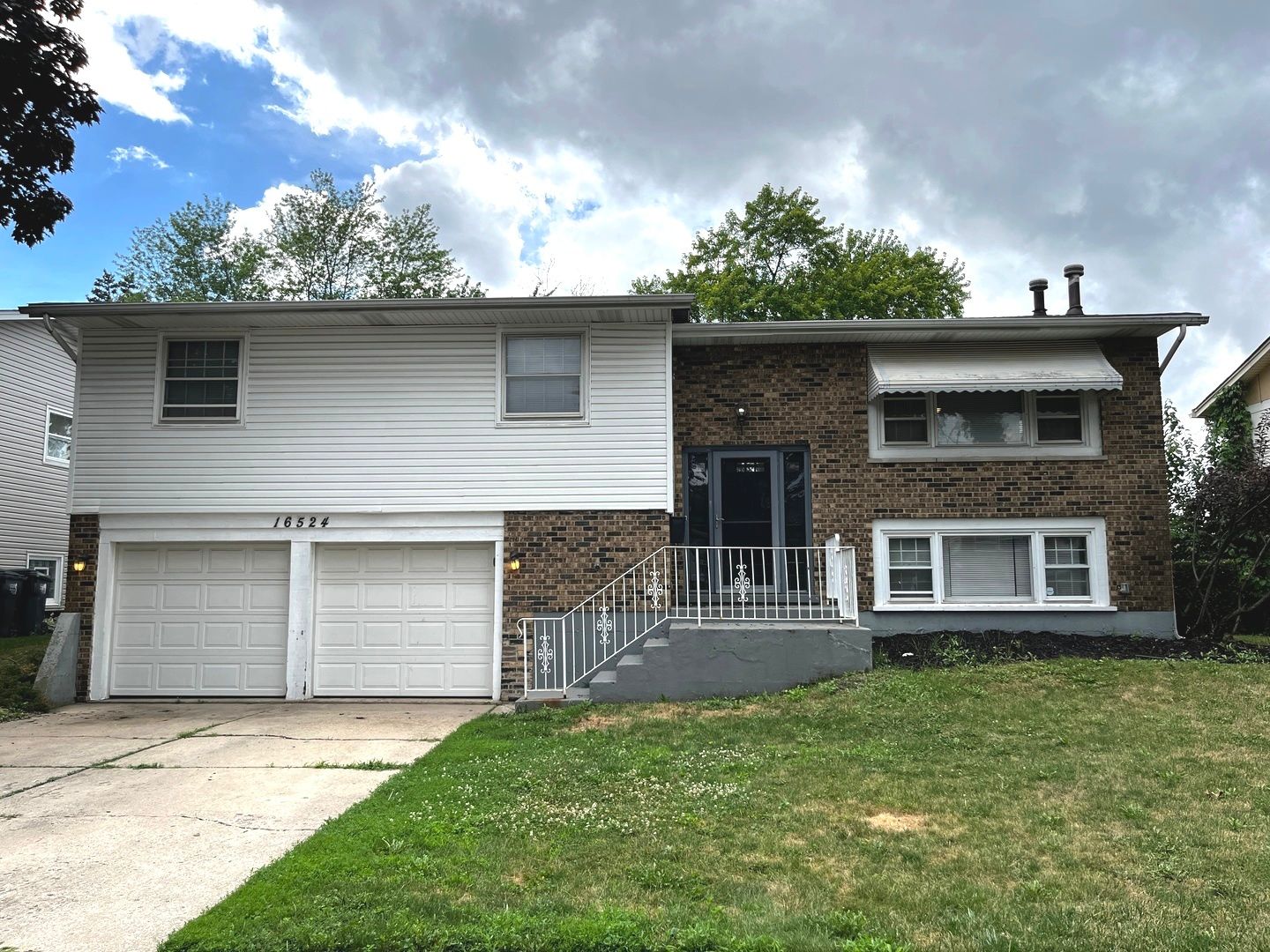 16524 Woodlawn West Avenue — South Holland, IL 60473