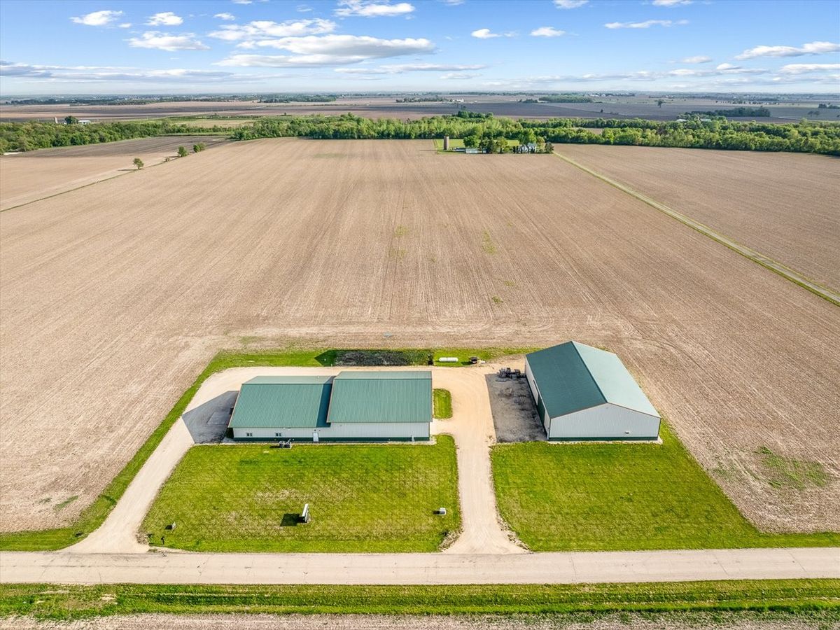 11635 Wange Road, Capron, IL 61012
