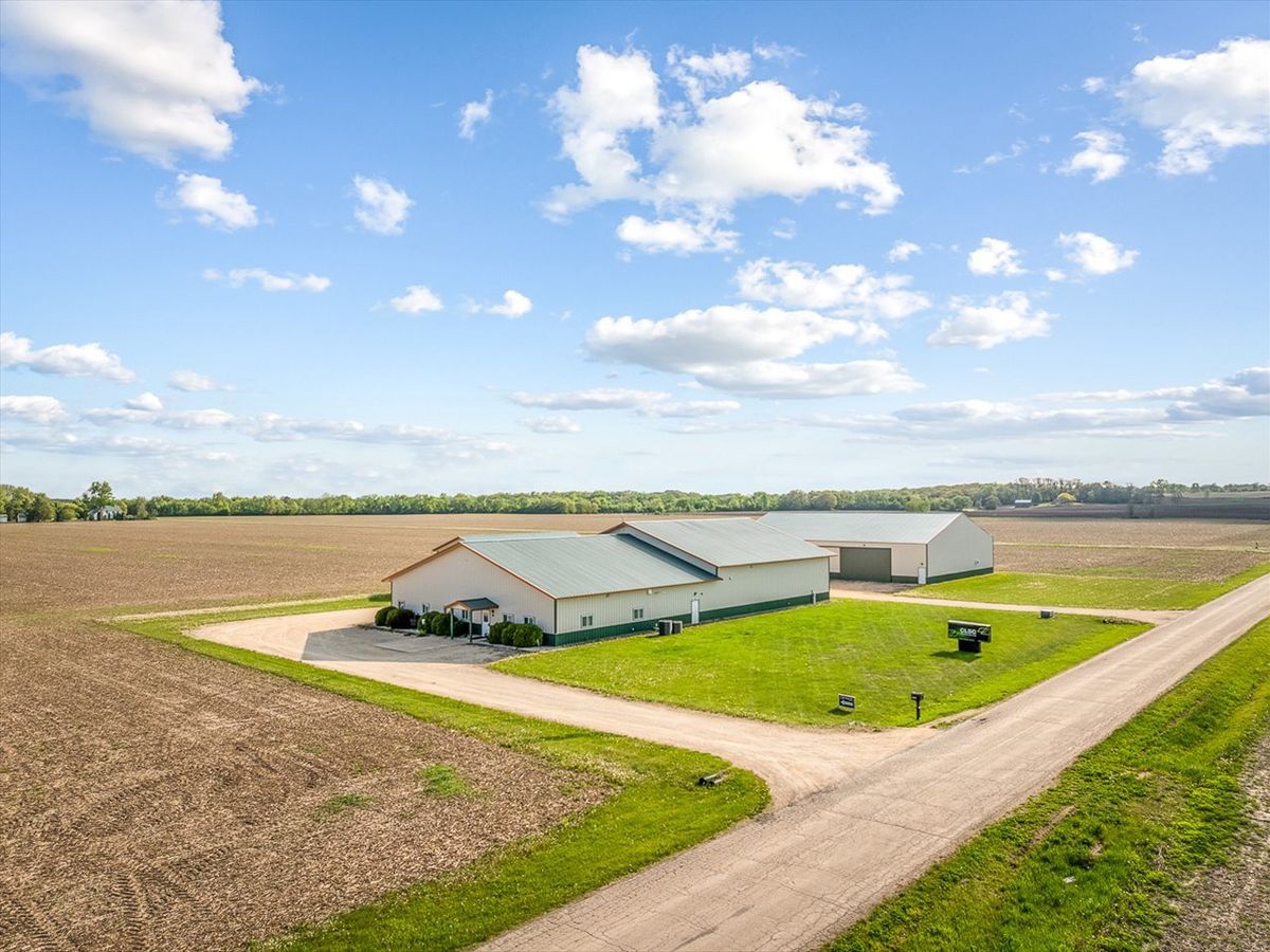11635 Wange Road, Capron, IL 61012