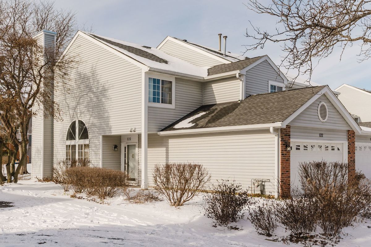 122 Brittany Drive, Streamwood, IL 60107