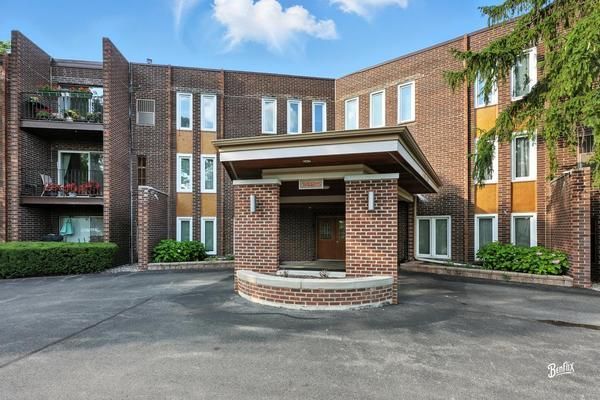 1425 Sandpebble Drive, Wheeling, IL 60090