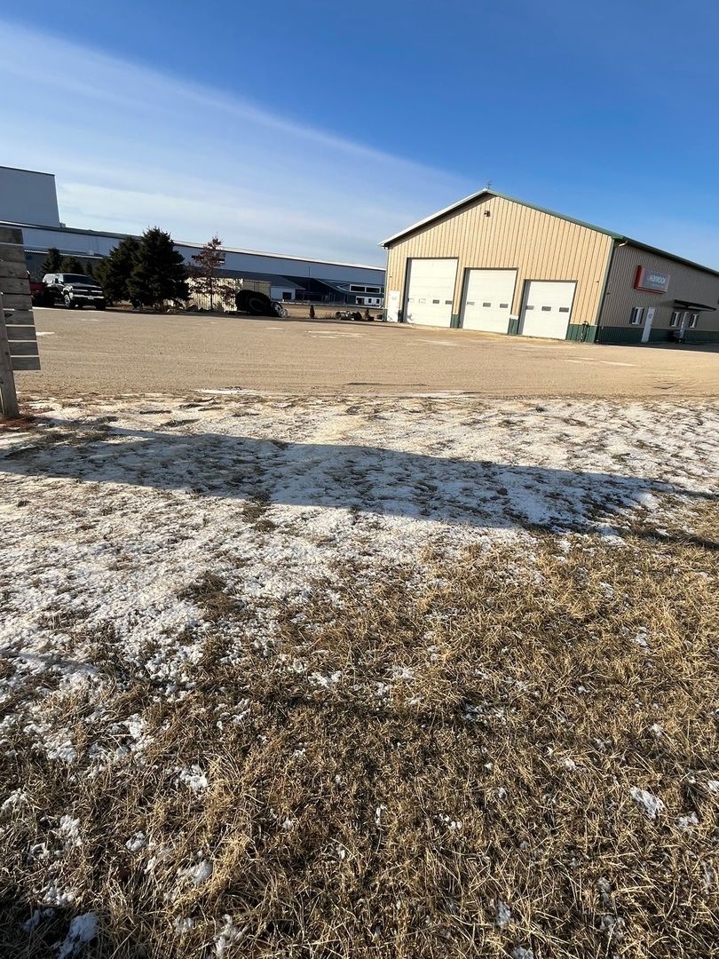 5841 Lincoln Way, Clinton, IA 52732