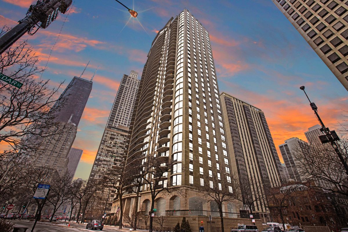 1040 Lake Shore Drive, Chicago, IL 60611