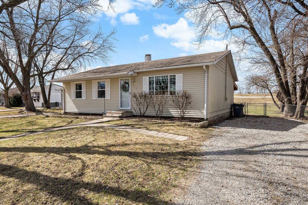 214 8th Street, Milan, IL 61264