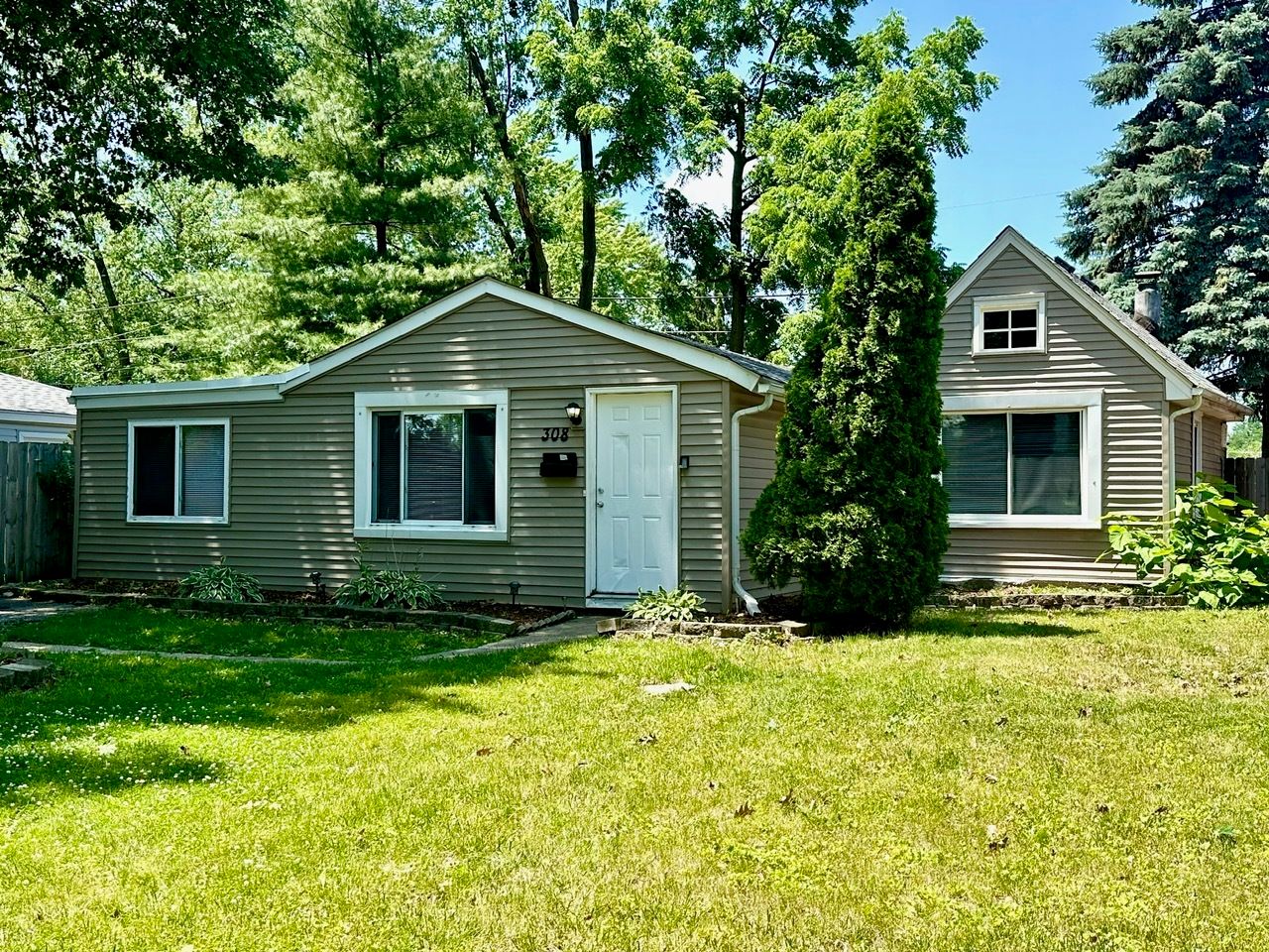 308 N Clifton Avenue — Elgin, IL 60123