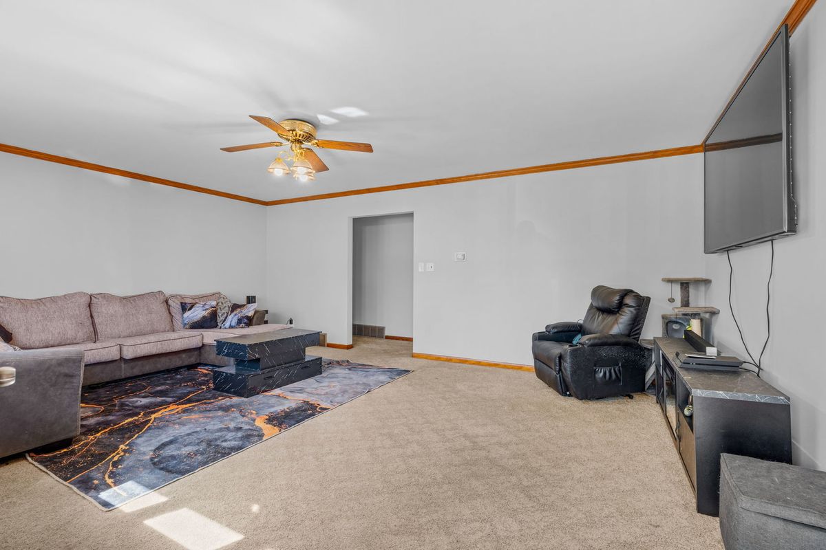 29 W Oak Street, Piper City, IL 60959