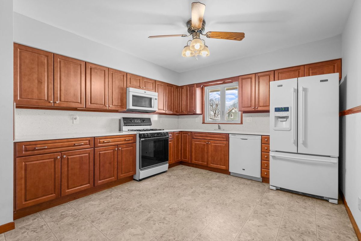 29 W Oak Street, Piper City, IL 60959